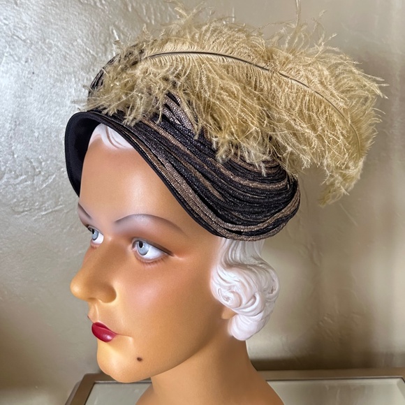 COVETED 1940s\' NAVY & TAN STRAW MODIFIED TURBAN WITH TAN OSTRICH FEATHERS main image 9